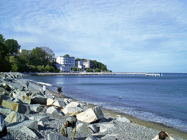 Blick auf die Sassnitzer Altstadt mit Seebrücke in die Ostsee