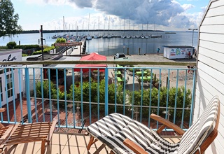 Blick vom Balkon auf den Hafen
