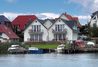 Eigener Bootsanleger am Bodden - direkt am Grundstück